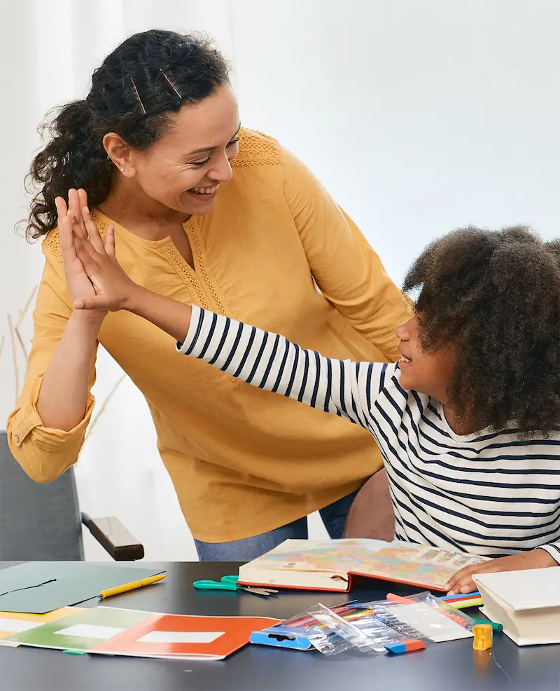 aba therapy new york - therapist working with child